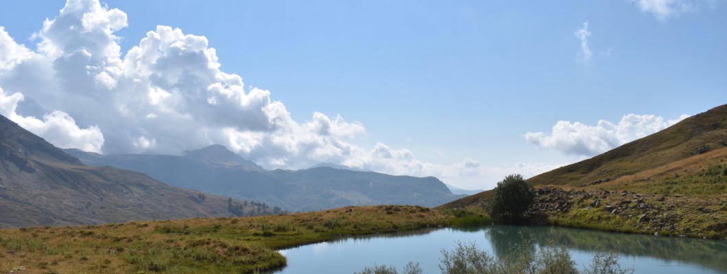 Σηματοδότηση μονοπατιών στο Γράμμο από τους Πολιτιστικούς Συλλόγους Αετομηλίτσας.