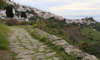 Kea / Tzia: Hiking from Ioulida to Otzias Bay