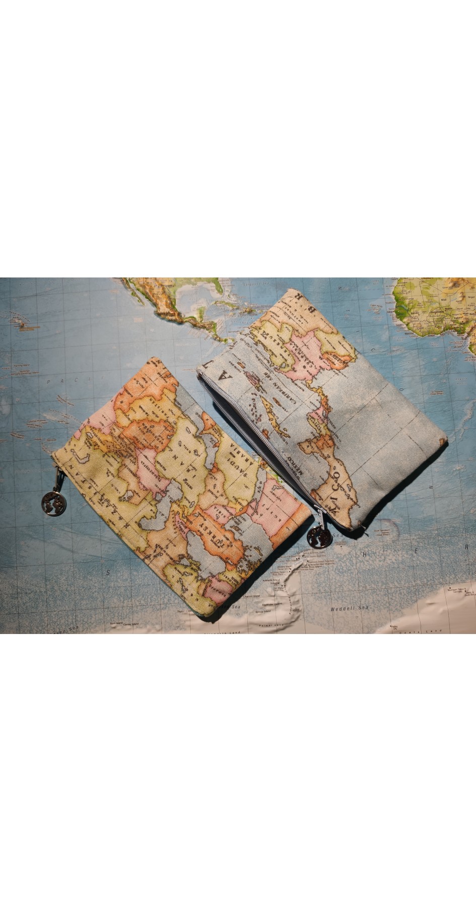 Map coin purse with globe on pull zip Map coin purse with globe on pull zip